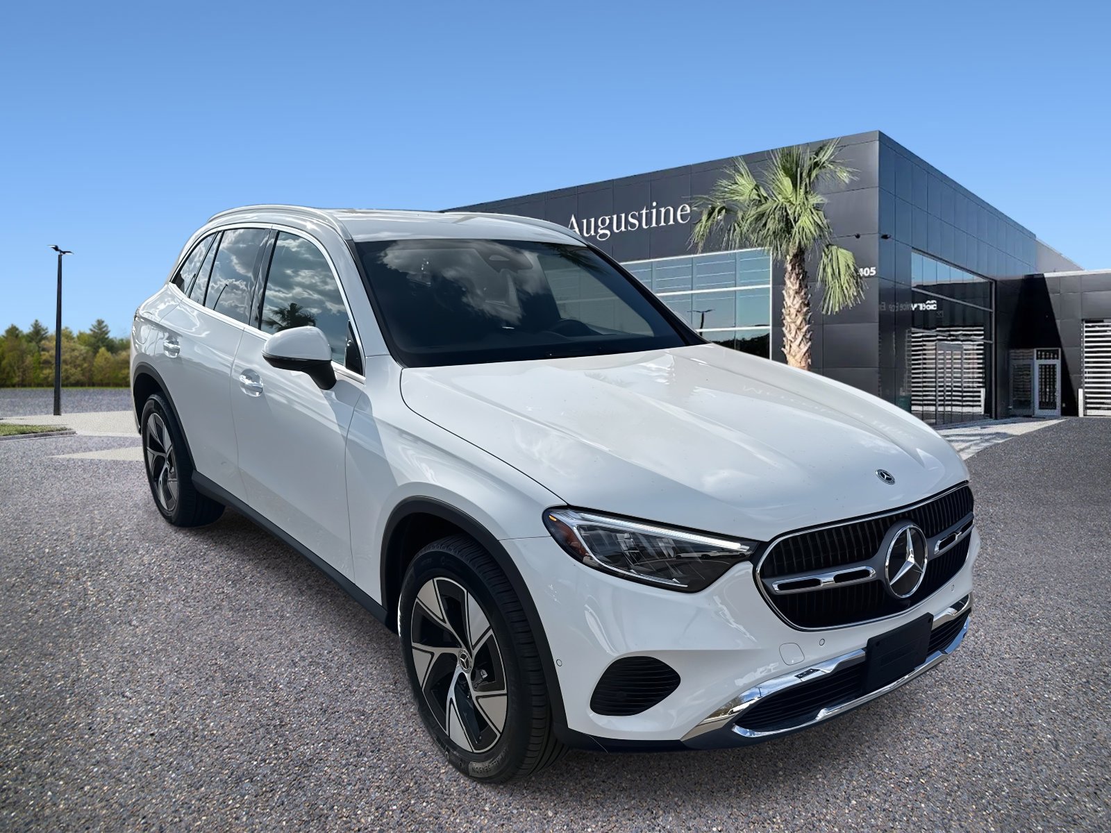 Used 2024 Mercedes-Benz GLC 300 4MATIC image 1