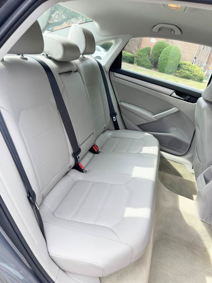 Used 2015 Volkswagen Passat 1.8T Wolfsburg Edition FWD image 15