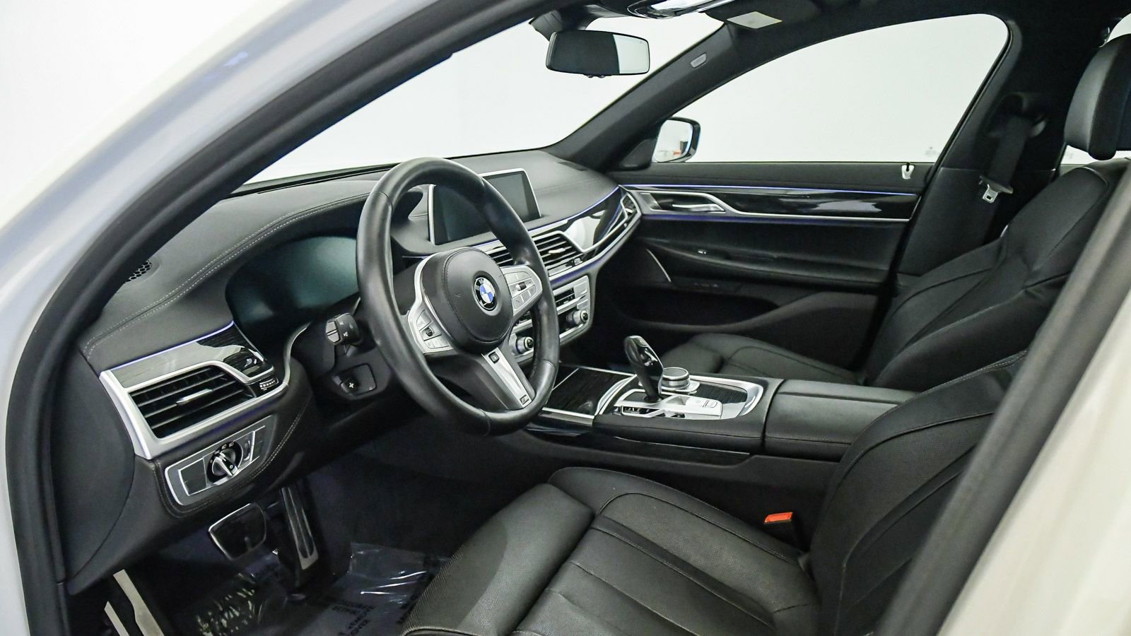 Certified 2022 BMW 740i w/ M Sport Package RWD image 19