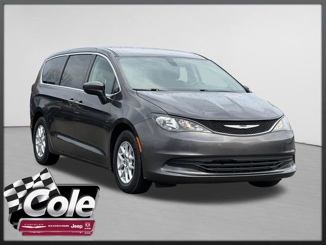 Used 2017 Chrysler Pacifica Touring image 1