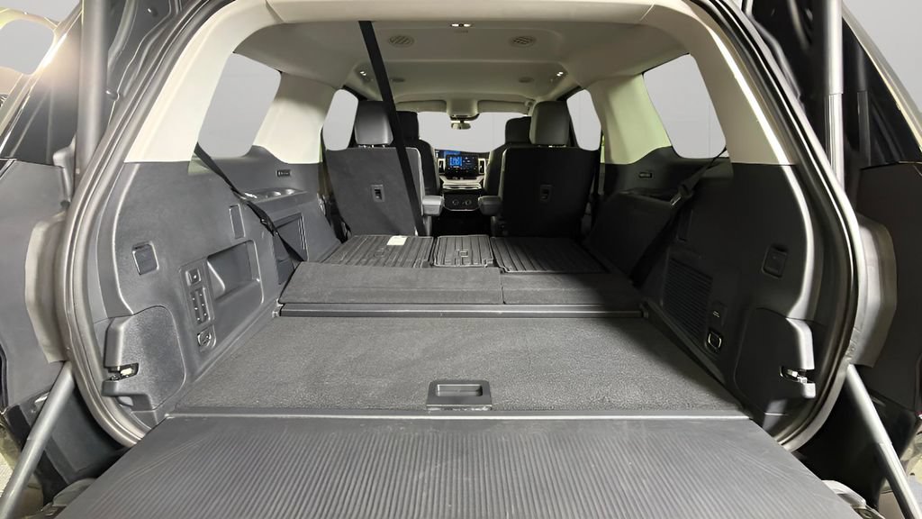 Used 2026 Ford Expedition Active RWD image 33
