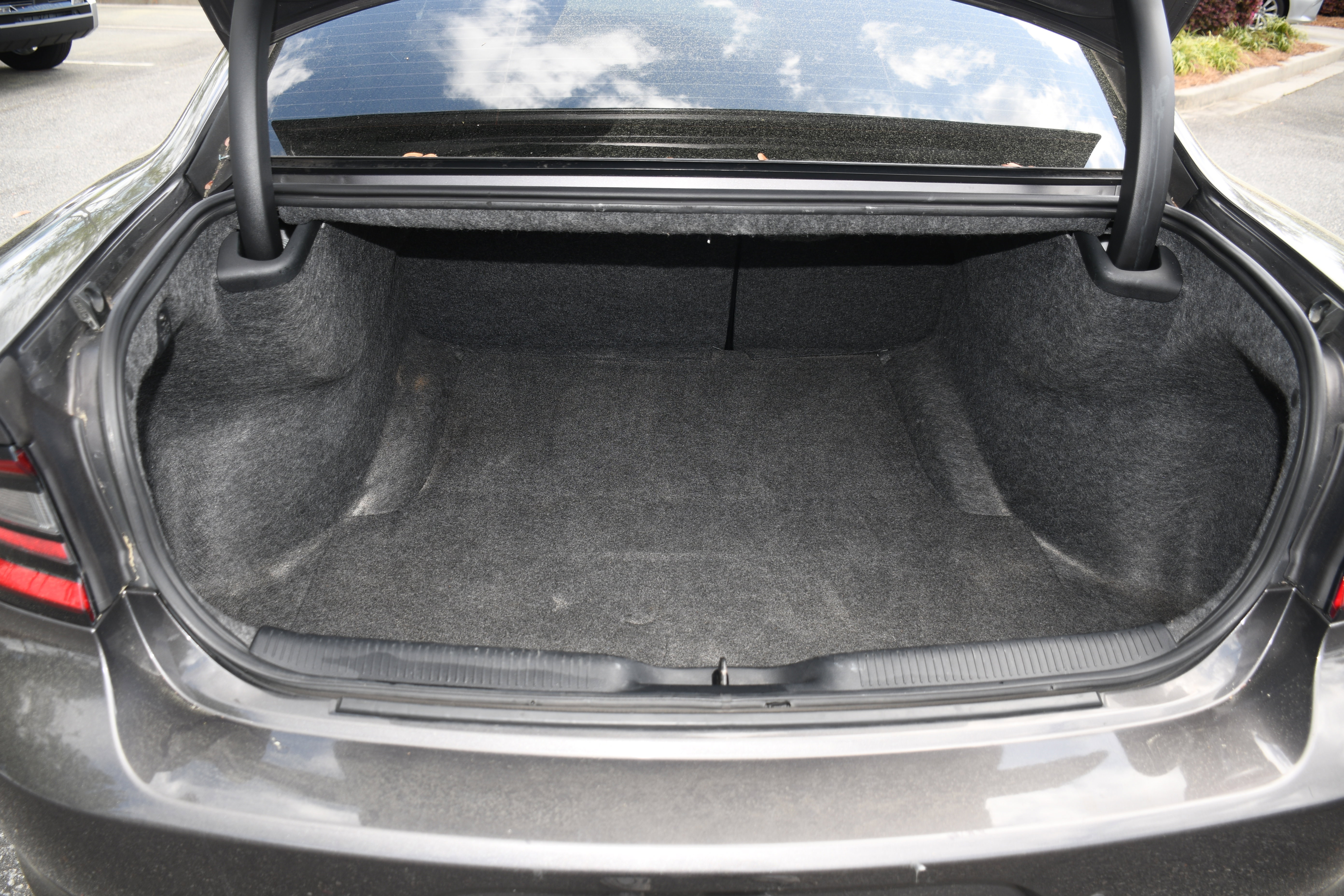 Used 2020 Dodge Charger SXT w/ Leather Interior Group image 19