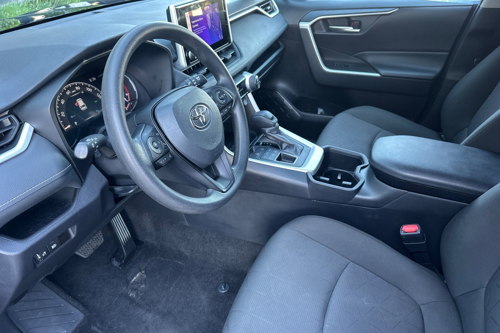 Used 2024 Toyota RAV4 XLE AWD/4WD image 10