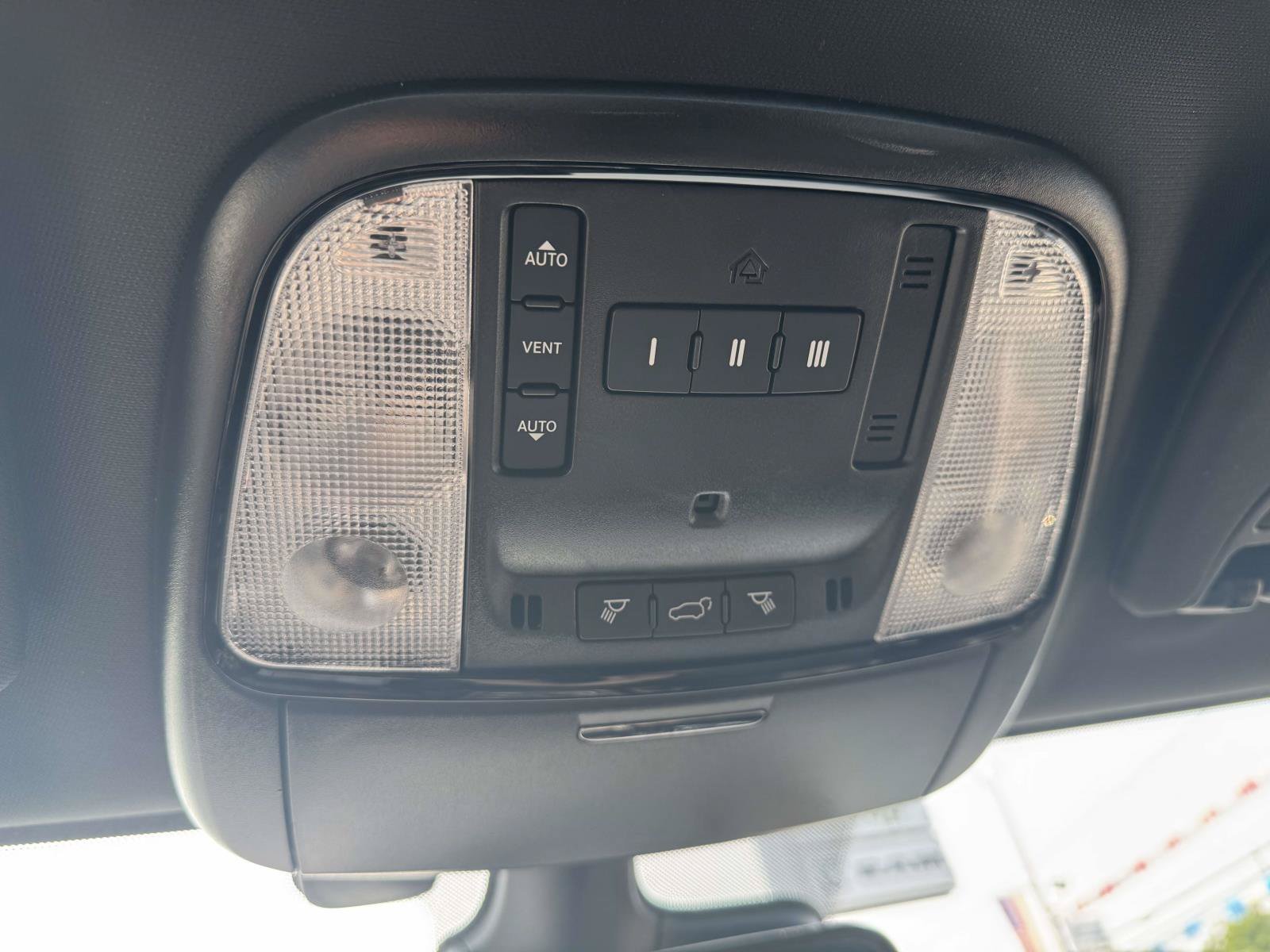 Used 2025 Dodge Durango R/T AWD/4WD image 28