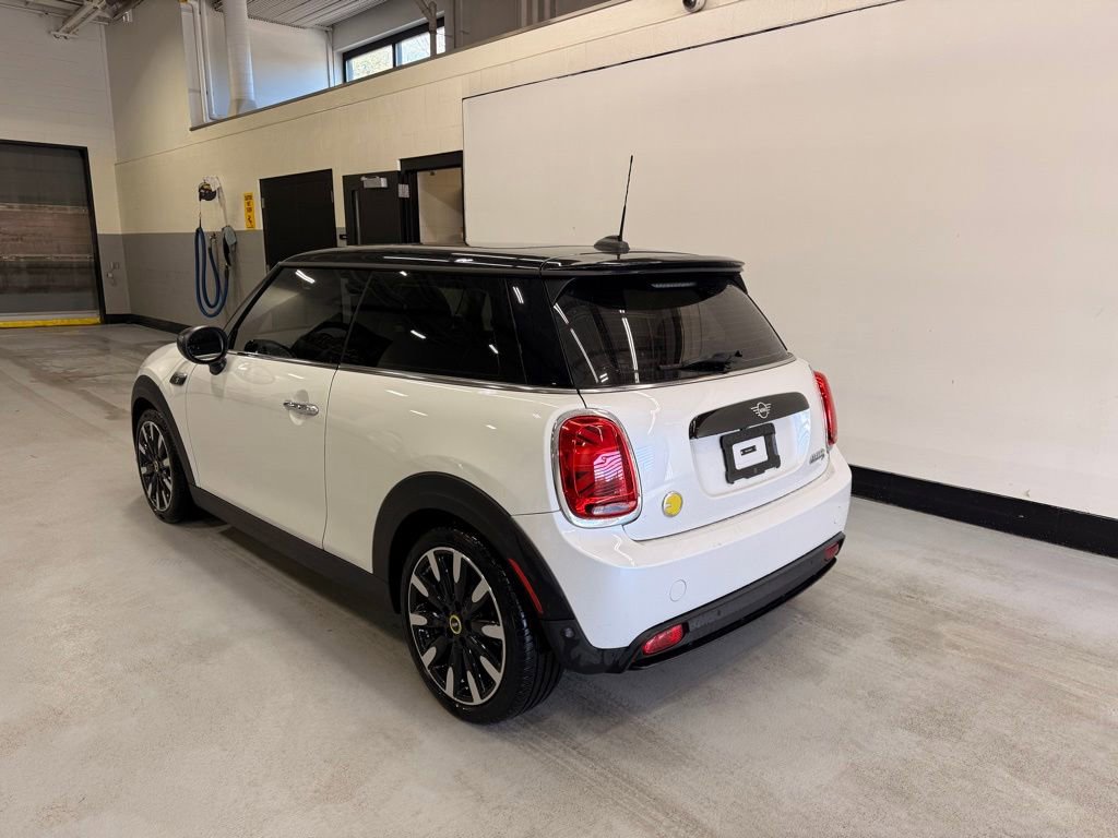 Used 2024 MINI Cooper SE w/ Signature Upholstery Package FWD image 3