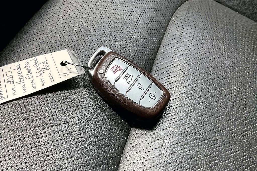 Used 2017 Hyundai Elantra Limited w/ Limited Tech Package 04 image 13