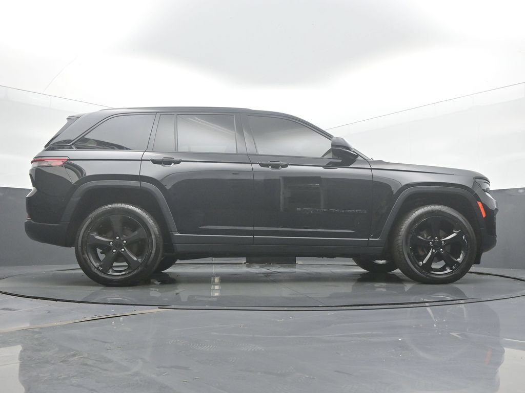 Used 2023 Jeep Grand Cherokee Altitude AWD/4WD image 50