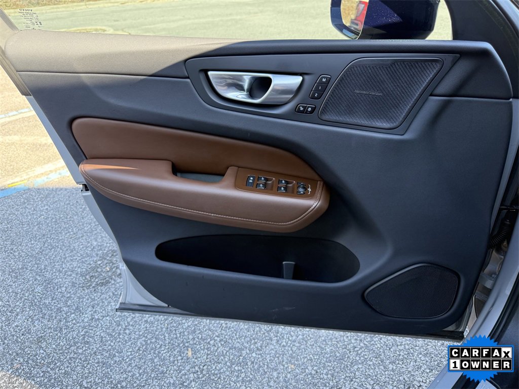 Used 2023 Volvo XC60 B5 Ultimate w/ Protection Package Premier image 18