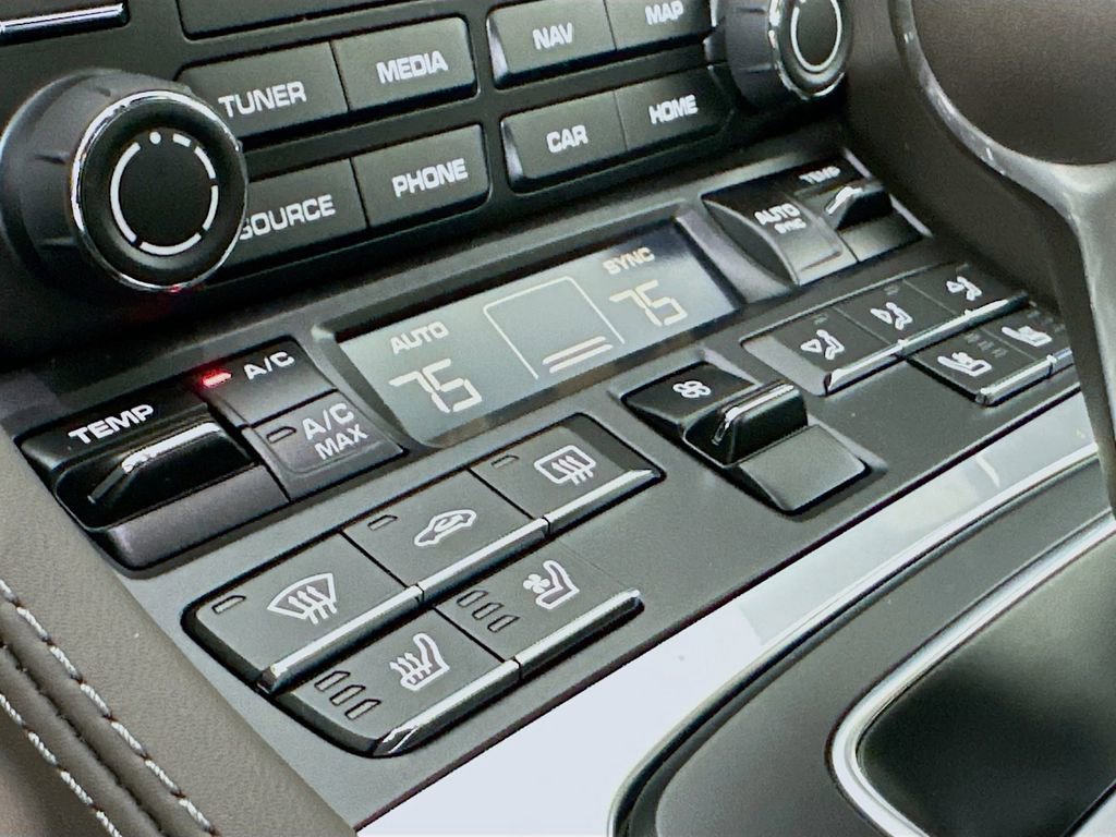 New 2025 Porsche 718 Cayman GT4 image 17