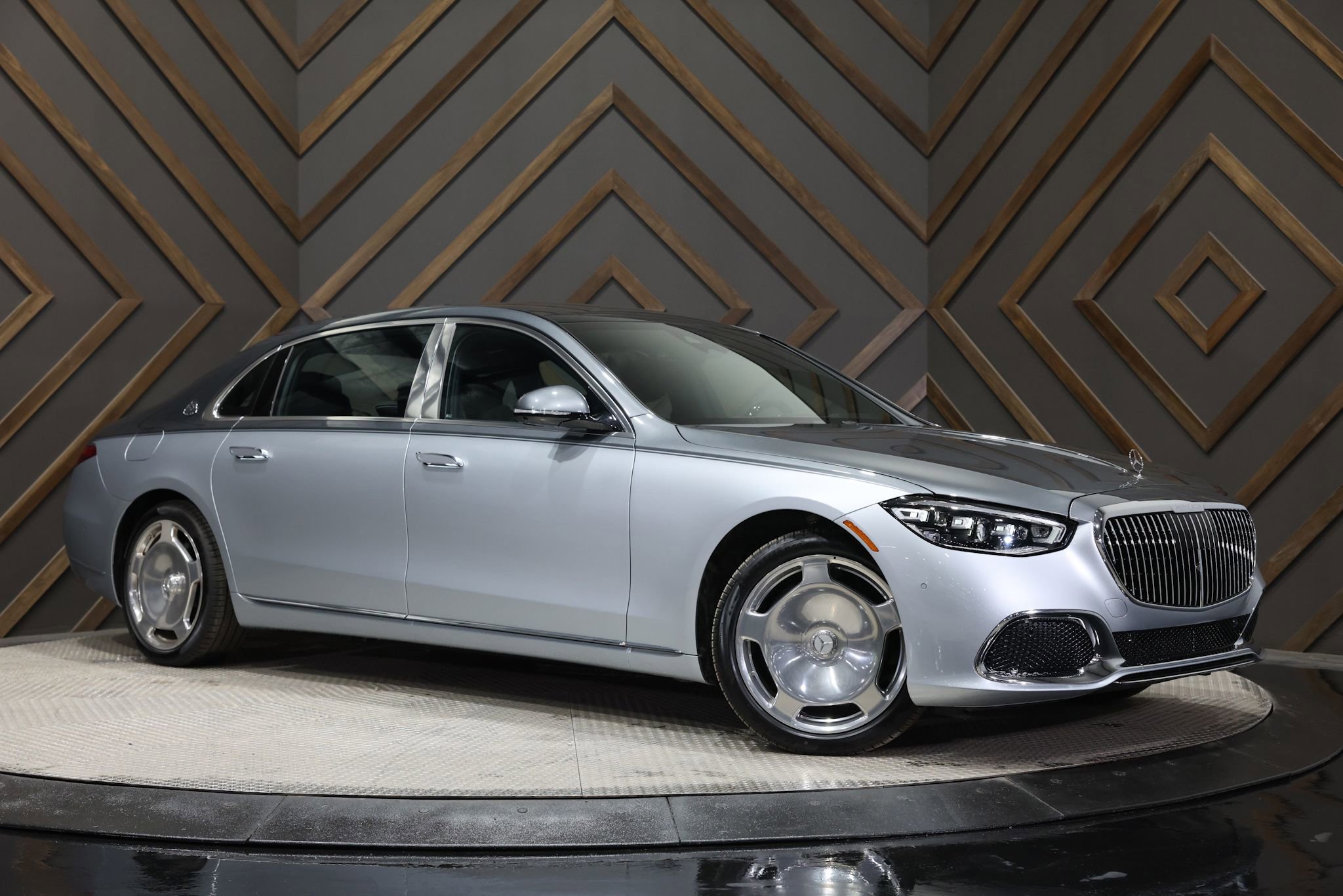 Used 2024 Mercedes-Benz Maybach S 580 4MATIC image 32