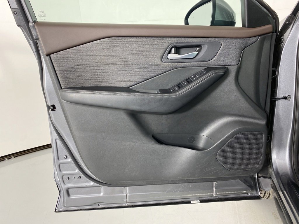 Used 2023 Nissan Rogue S image 13