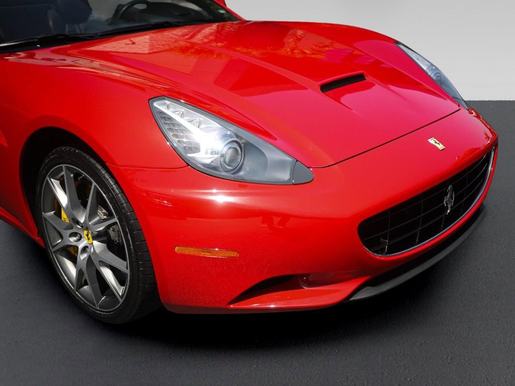 Certified 2013 Ferrari California image 12