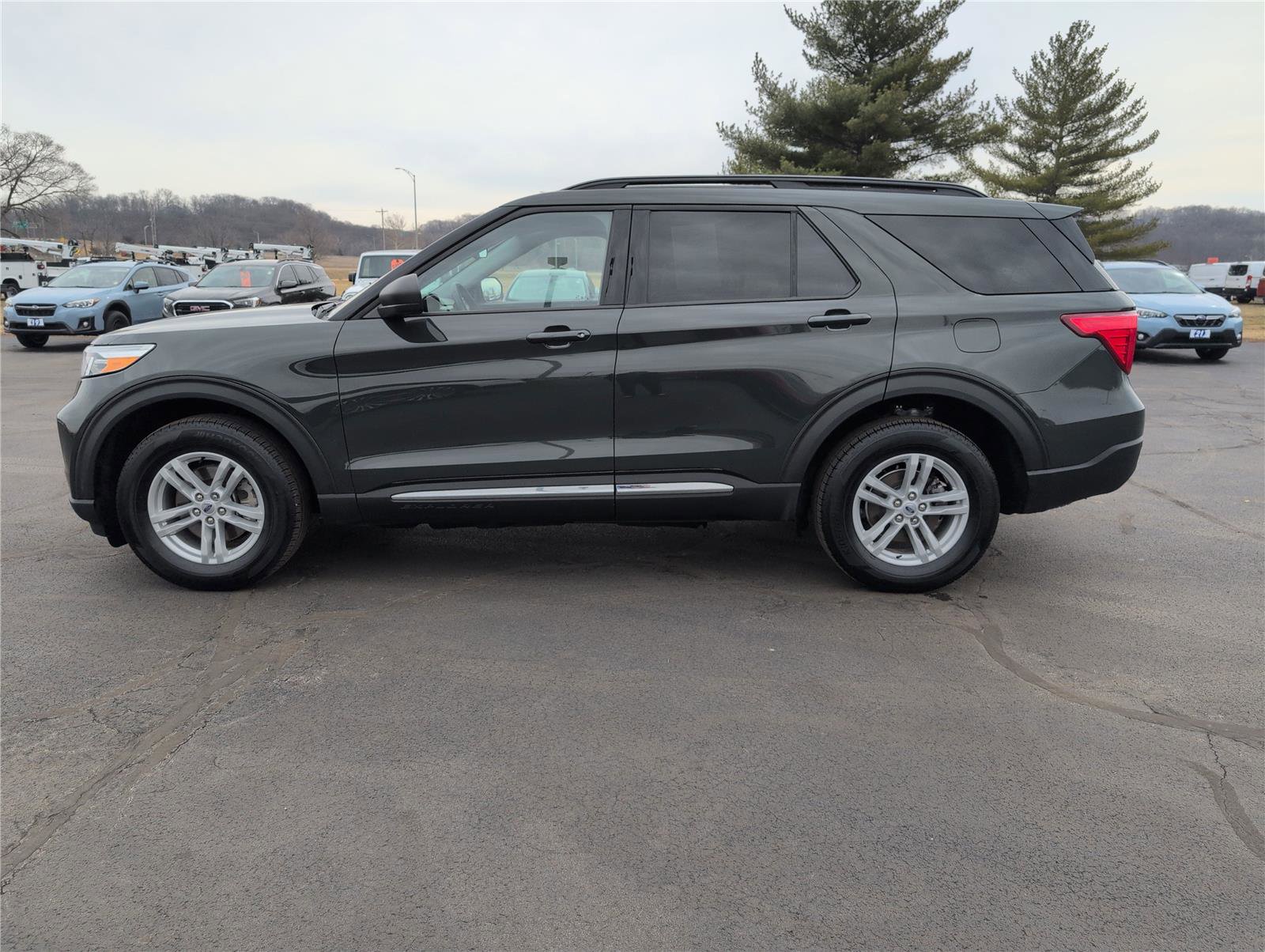 Used 2024 Ford Explorer XLT w/ Equipment Group 202A AWD/4WD image 2