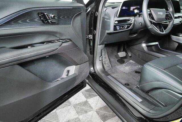 Used 2025 Cadillac Lyriq Sport AWD/4WD image 17