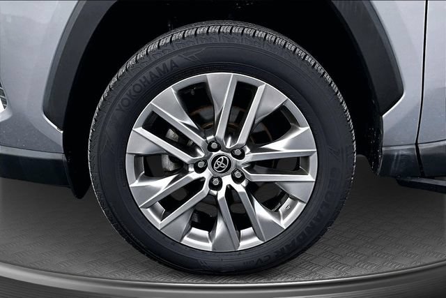 Used 2020 Toyota RAV4 Limited AWD/4WD image 32
