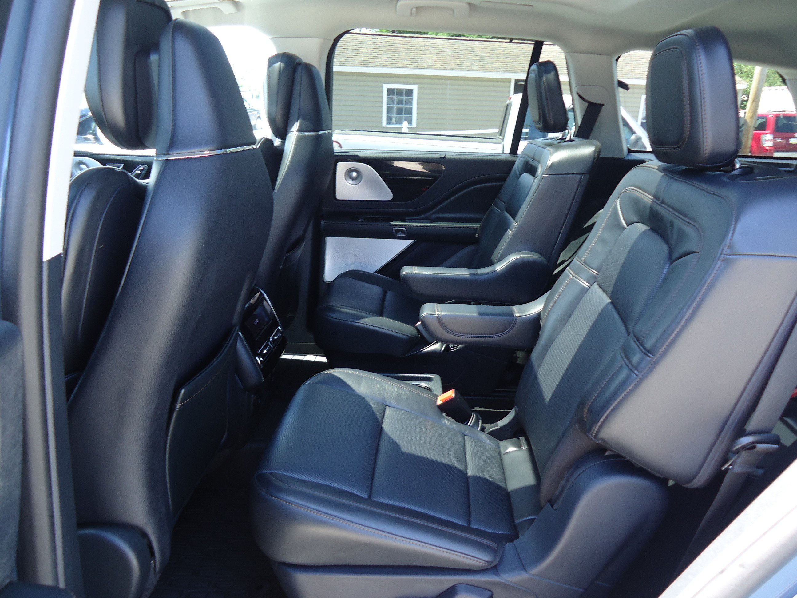 Used 2025 Lincoln Aviator Reserve w/ Equipment Group 201A AWD/4WD image 29