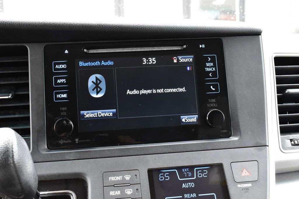 Used 2015 Toyota Sienna LE FWD image 35