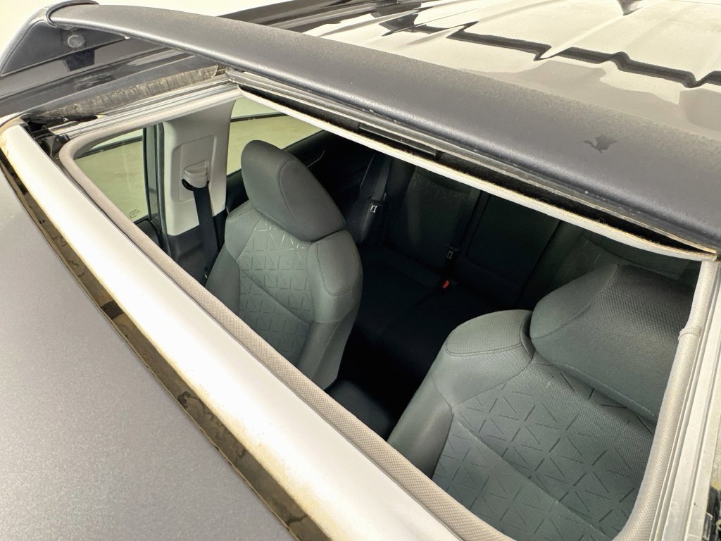 Used 2020 Toyota RAV4 XLE w/ Convenience Package FWD image 25