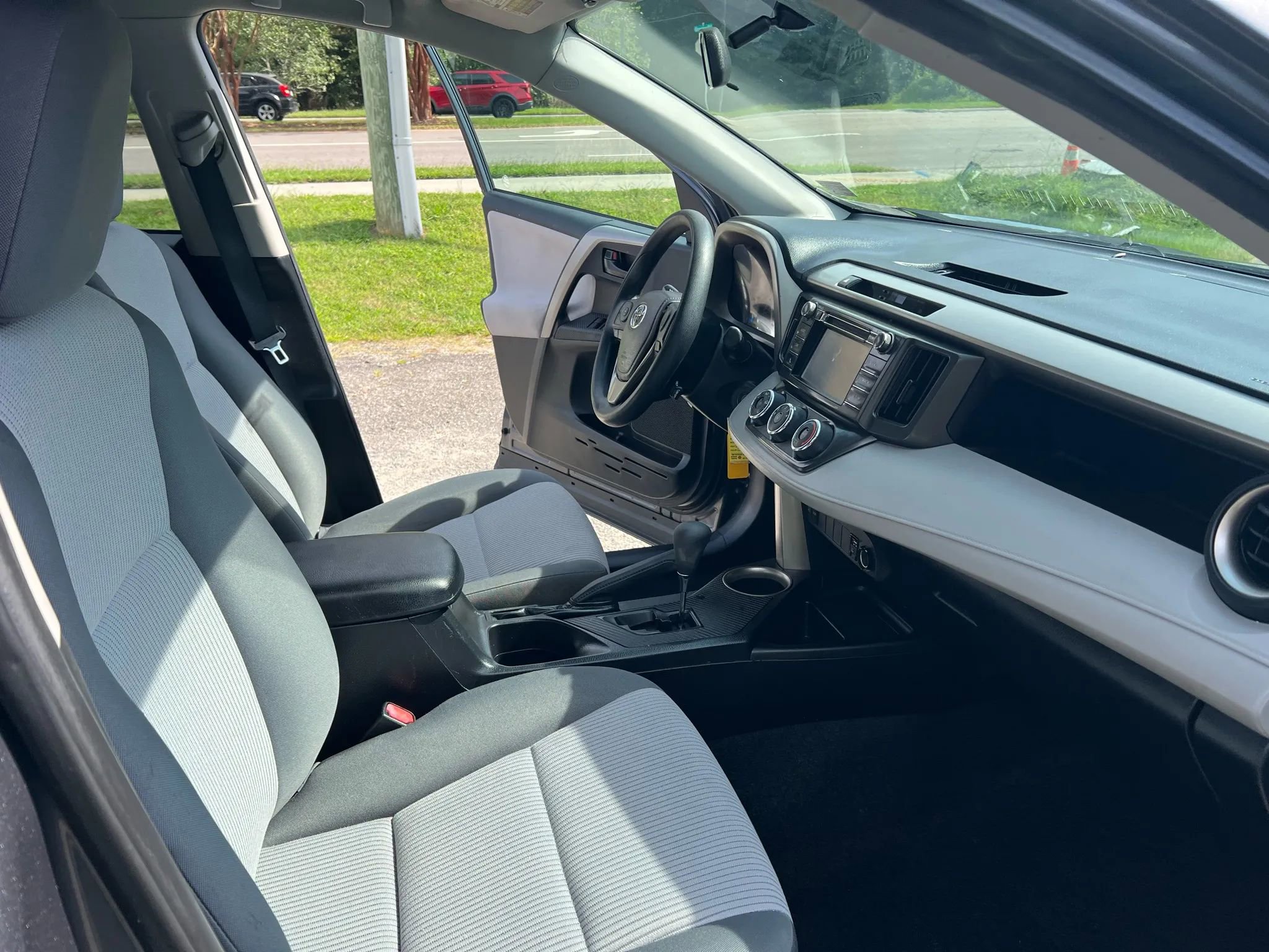 Used 2014 Toyota RAV4 LE image 25