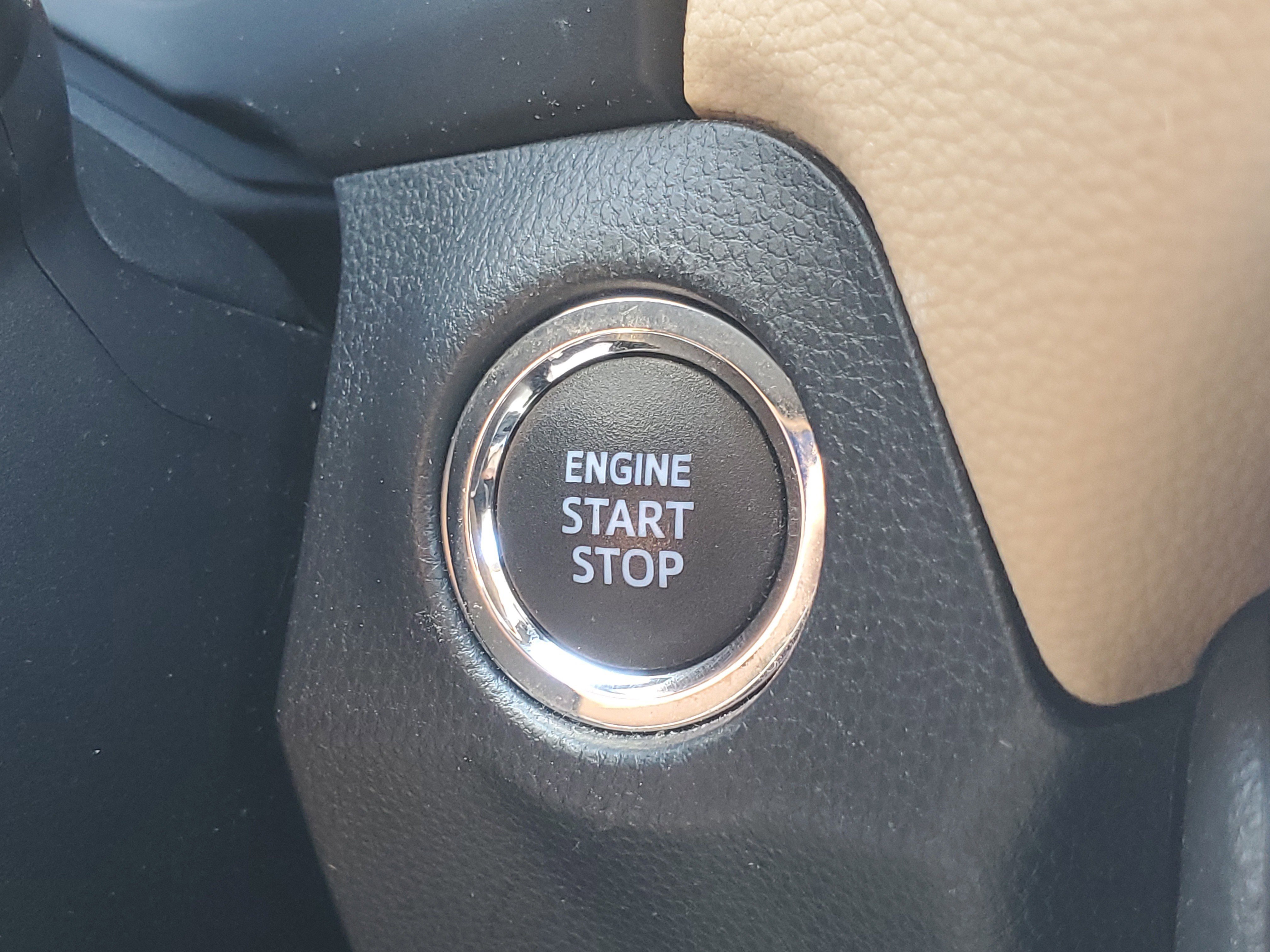 Used 2022 Toyota RAV4 XLE w/ Convenience Package FWD image 31