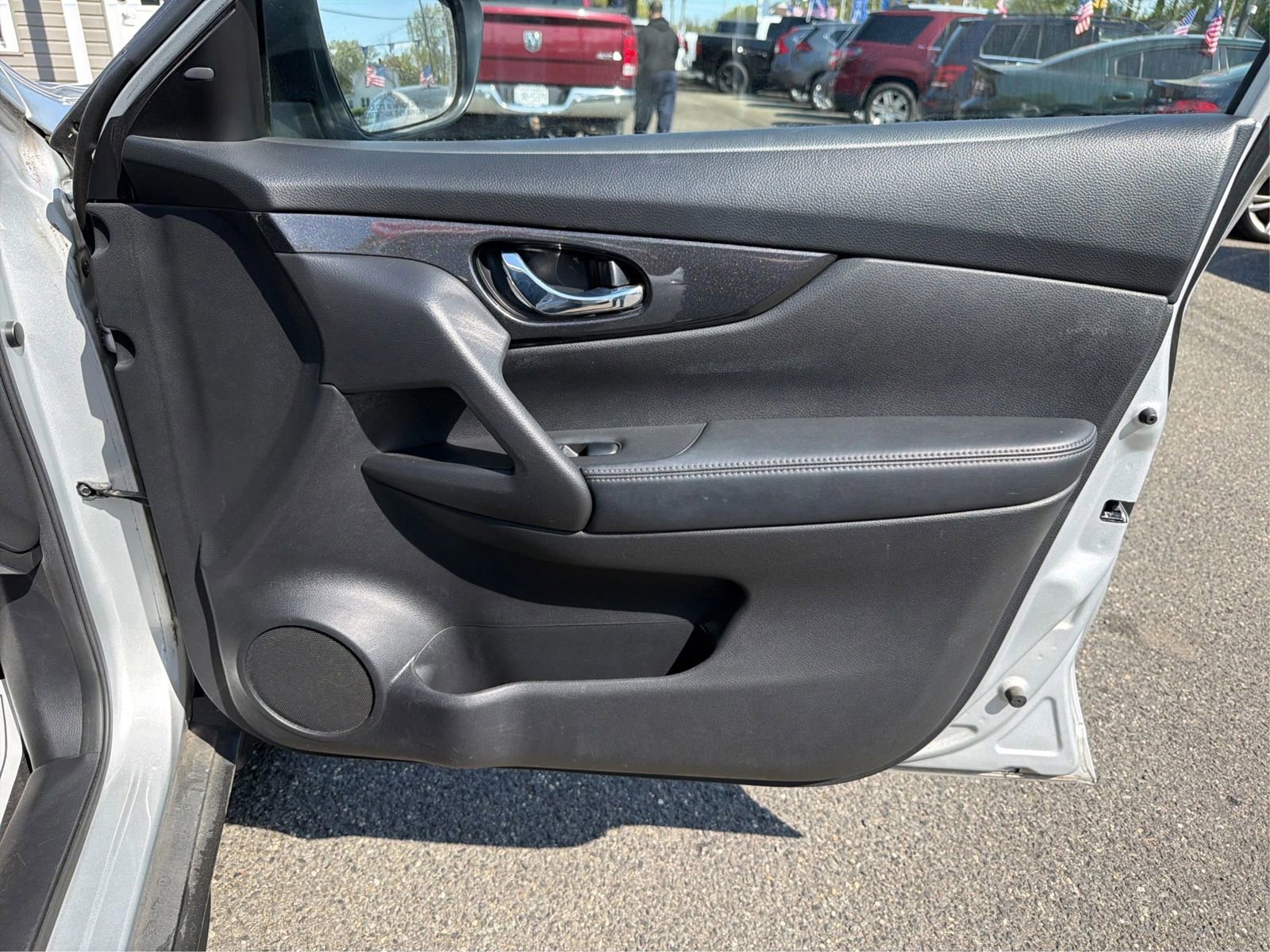 Used 2018 Nissan Rogue SV AWD/4WD image 22