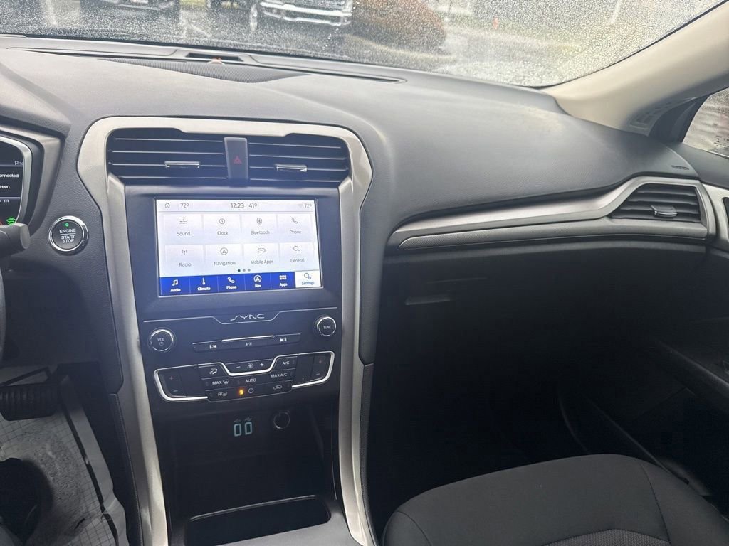 Used 2019 Ford Fusion SE image 32
