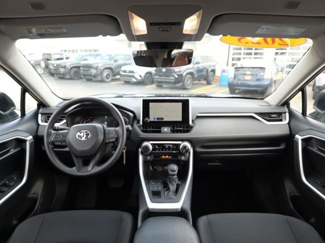 Used 2025 Toyota RAV4 LE AWD/4WD image 21