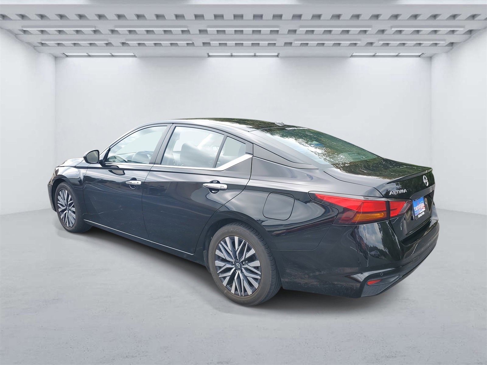 Used 2024 Nissan Altima 2.5 SV image 3