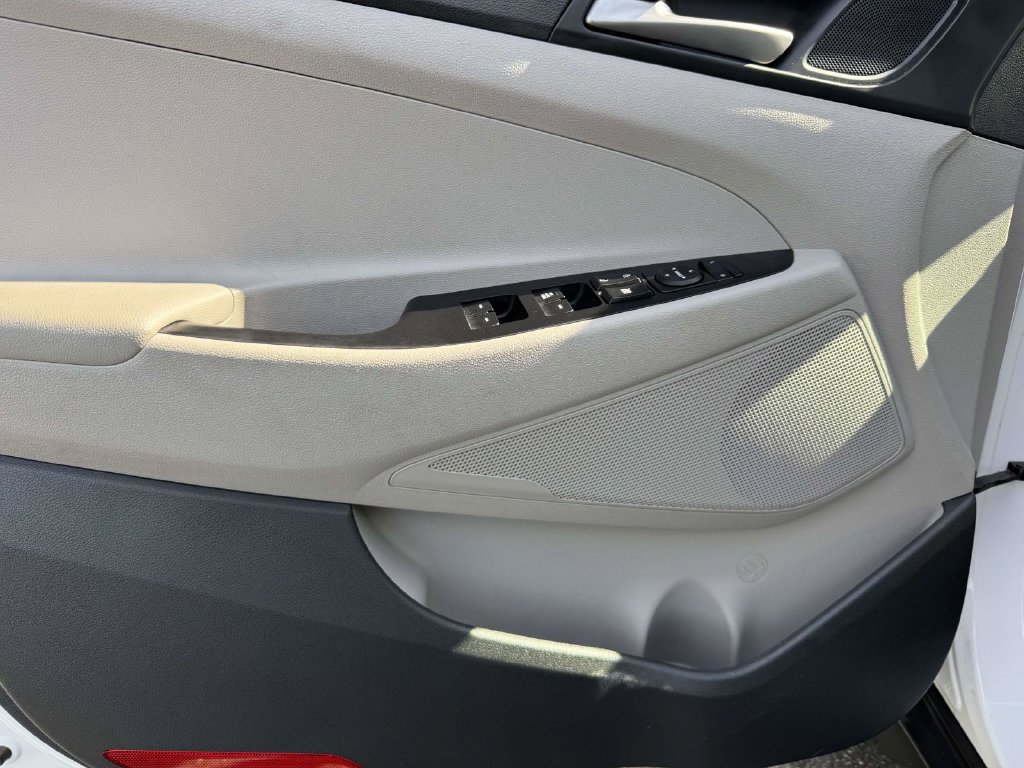 Used 2018 Hyundai Tucson SE FWD image 16