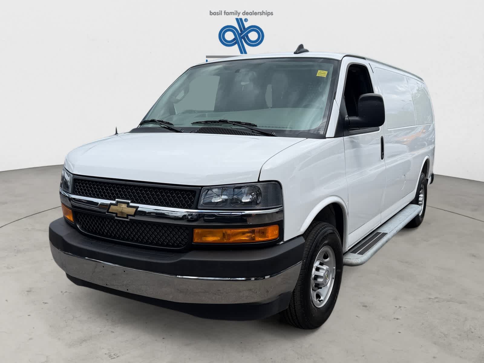 Used 2022 GMC Savana 2500 w/ Driver Convenience Package RWD image 2