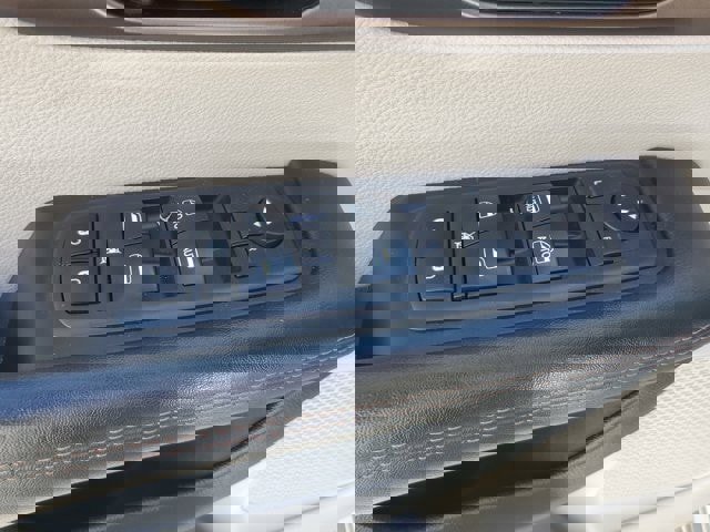 Used 2018 Chrysler Pacifica Touring-L w/ Tire & Wheel Group image 23