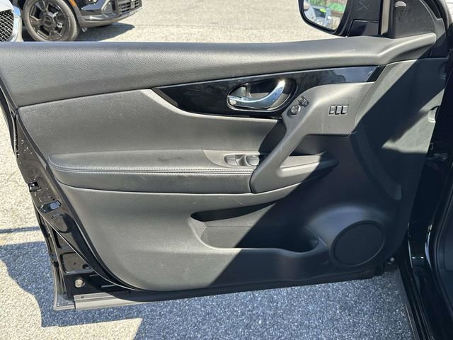 Used 2022 Nissan Rogue Sport SV w/ Technology Package image 16