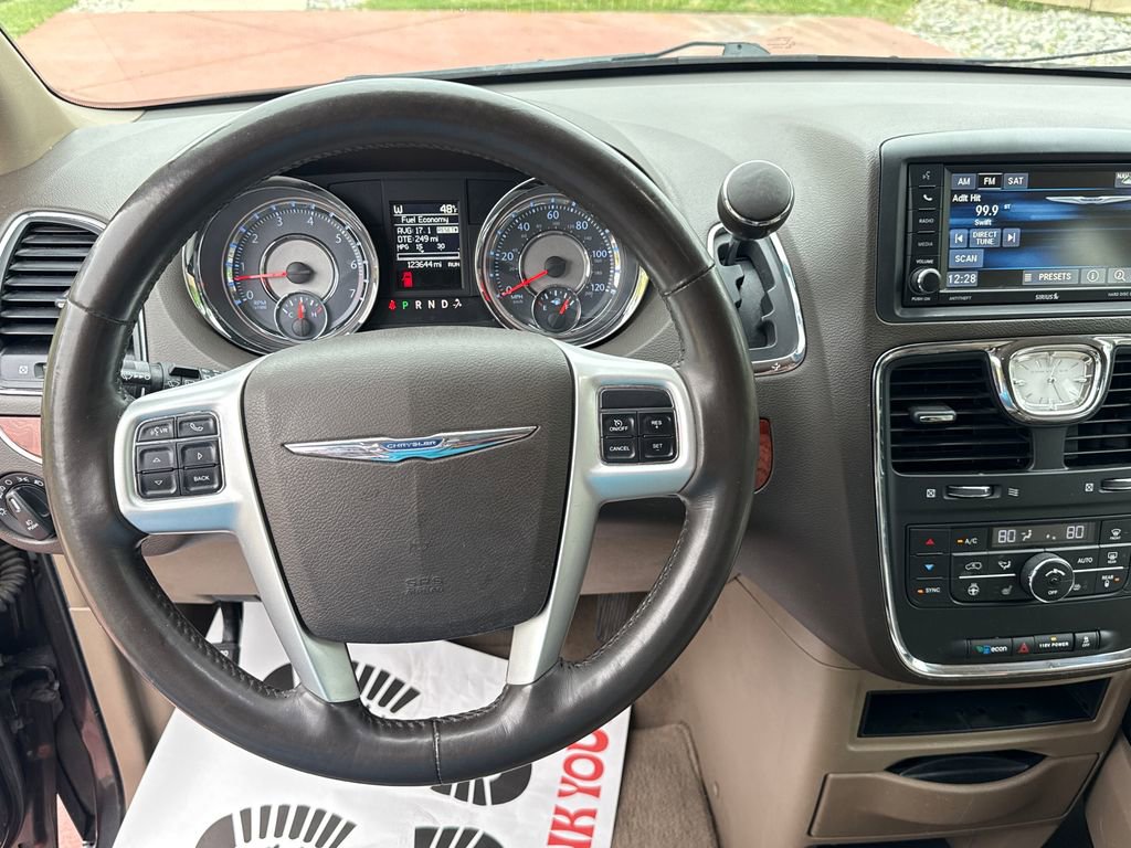Used 2015 Chrysler Town & Country Touring-L w/ Driver Convenience Group FWD image 14