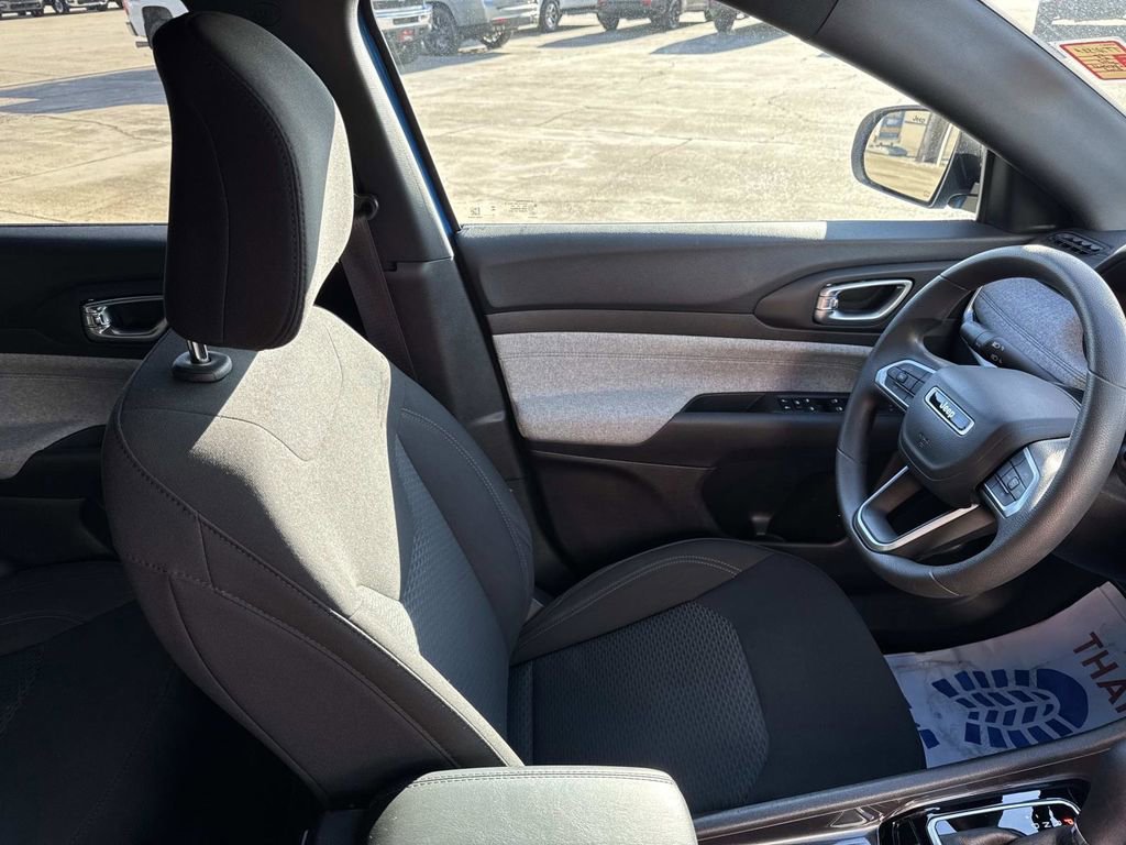 Used 2024 Jeep Compass Sport image 22