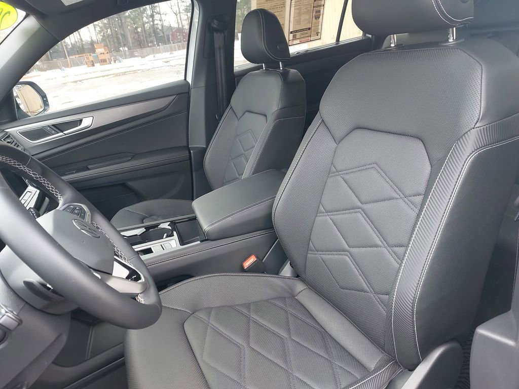 Used 2025 Volkswagen Atlas Cross Sport SE image 12