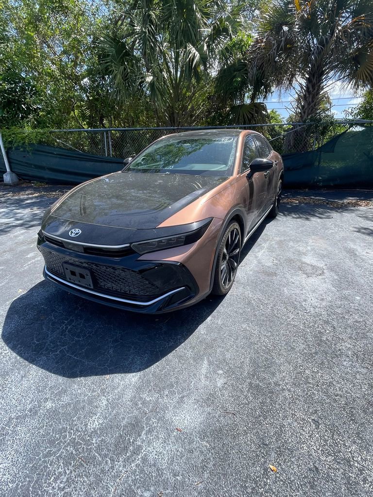 Used 2024 Toyota Crown Platinum AWD/4WD image 3