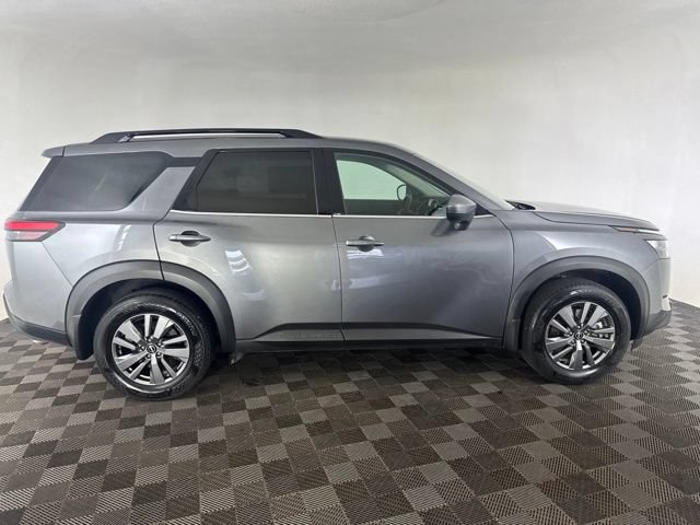 Certified 2025 Nissan Pathfinder SV w/ Cargo Package AWD/4WD image 4