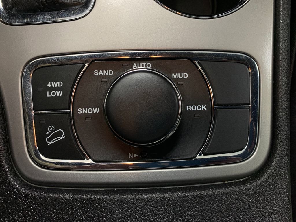 Used 2021 Jeep Grand Cherokee Limited AWD/4WD image 27
