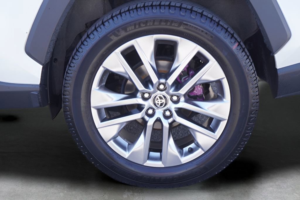 Used 2021 Toyota RAV4 XLE Premium image 7
