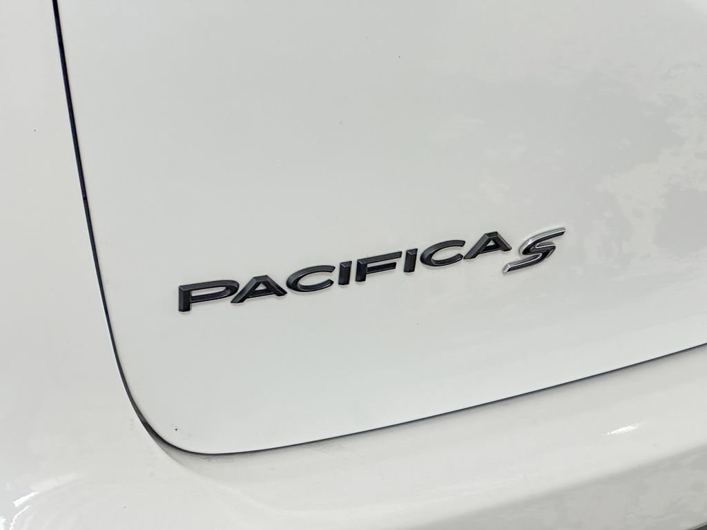 Certified 2022 Chrysler Pacifica Touring-L w/ S Appearance Package image 16