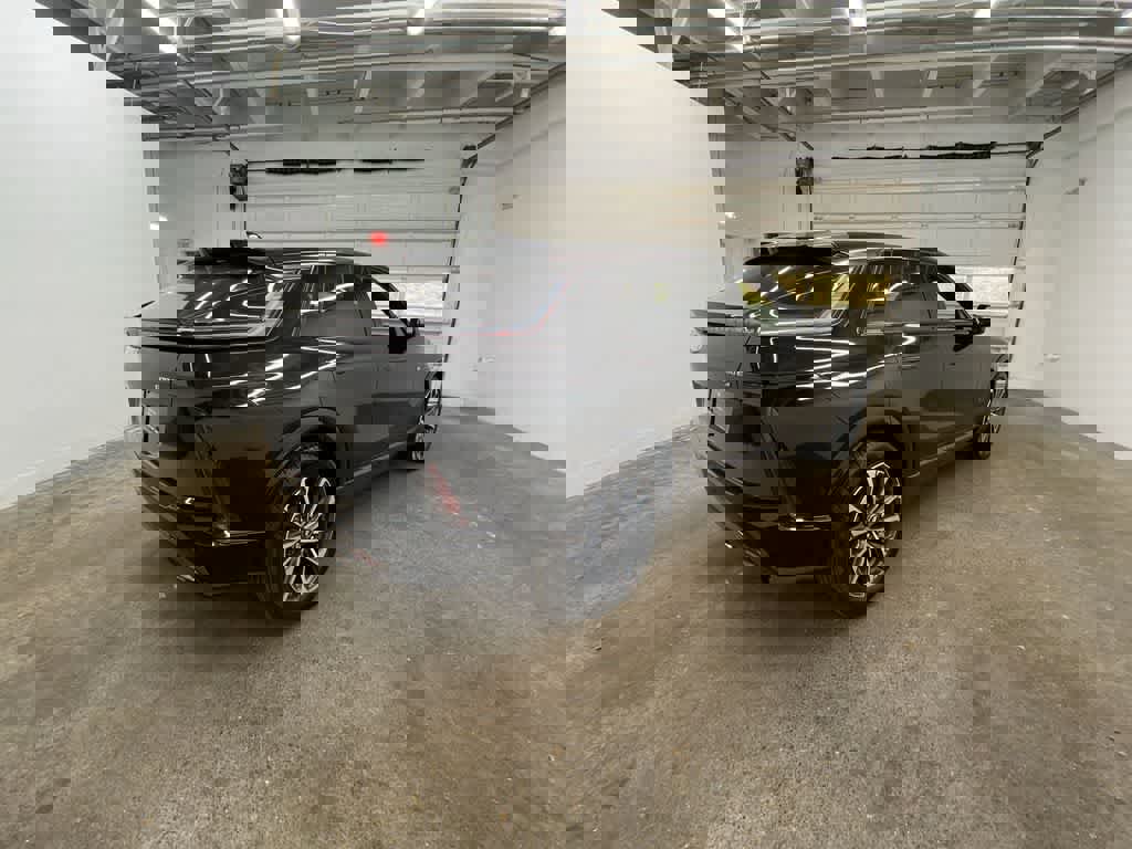 Certified 2026 Cadillac Vistiq Premium Luxury w/ LPO, Floor Liner Package image 6