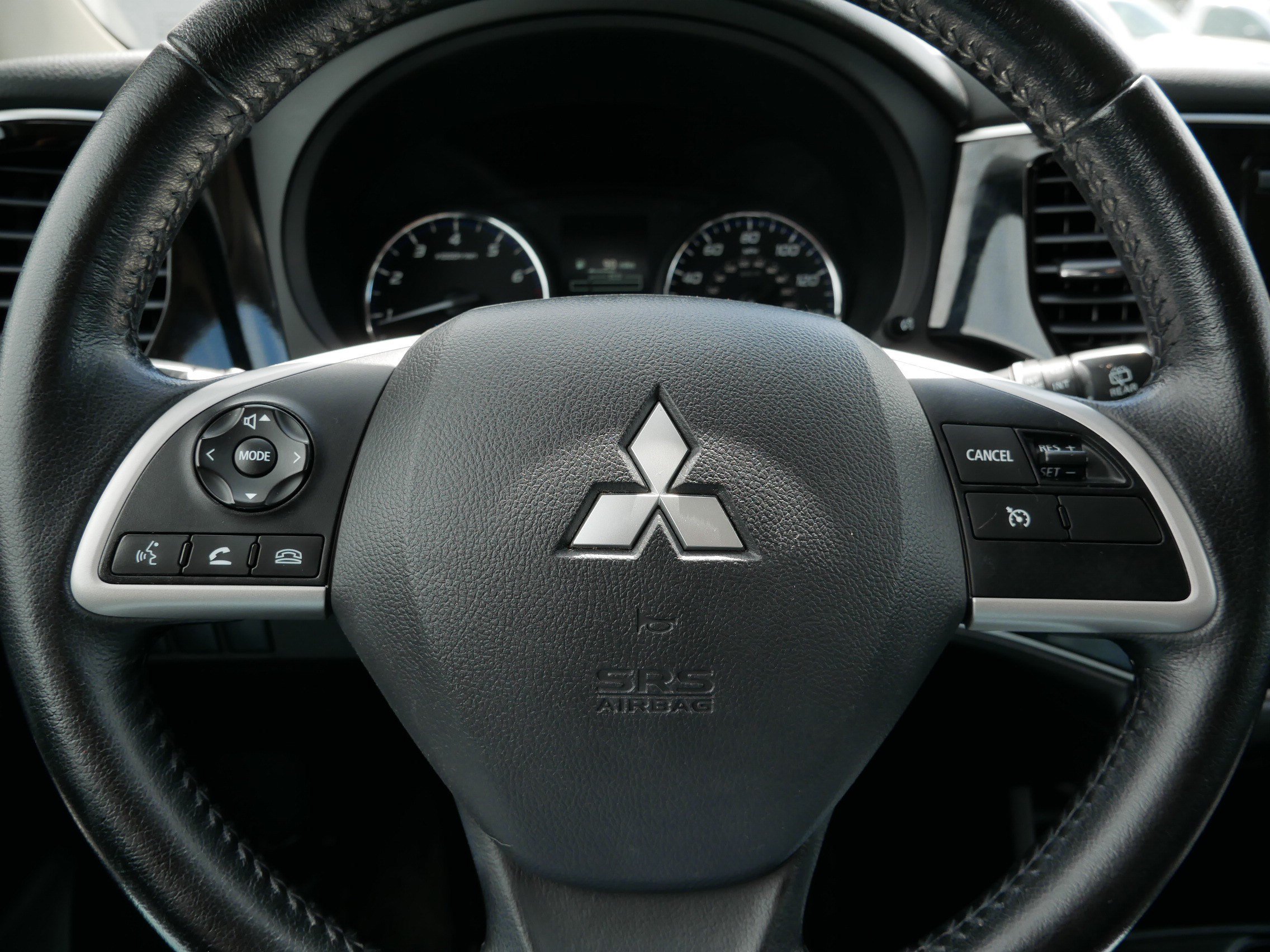 Used 2015 Mitsubishi Outlander SE FWD image 25