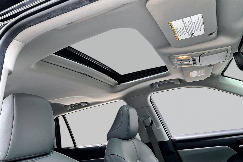 Certified 2020 Toyota Highlander XLE FWD image 31