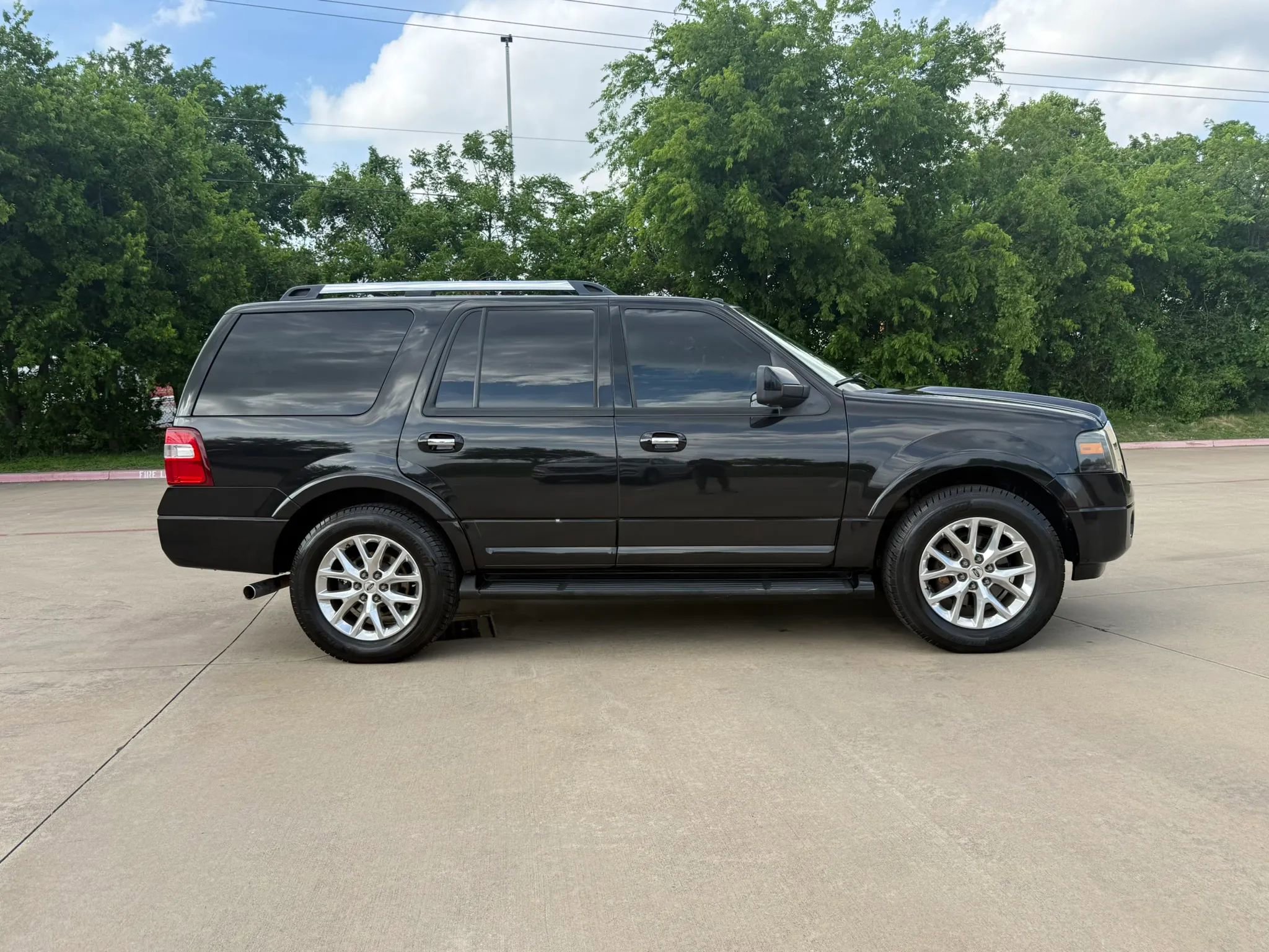 Used 2014 Ford Expedition Limited image 7
