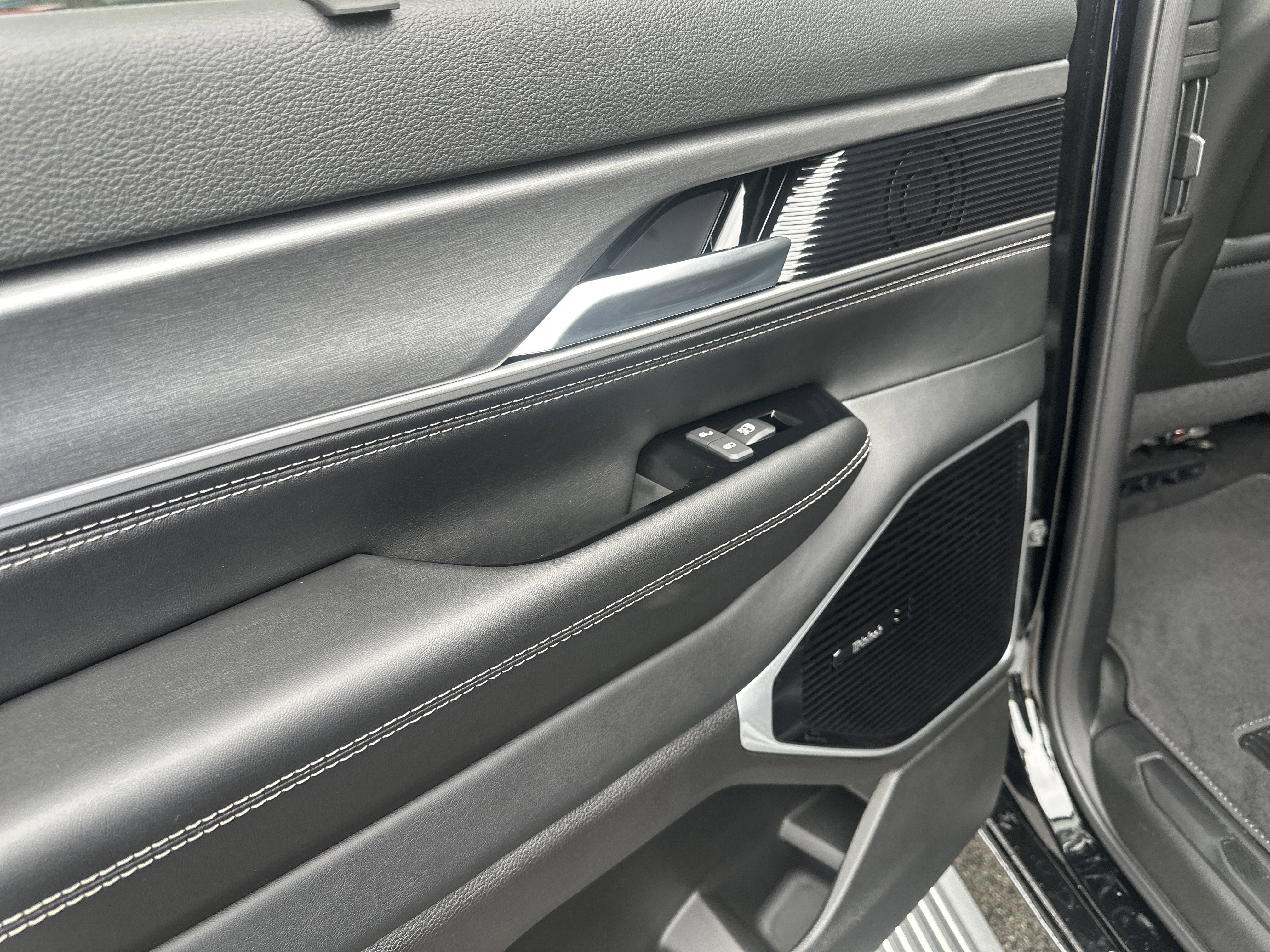 New 2026 Jeep Grand Wagoneer L Limited AWD/4WD image 18