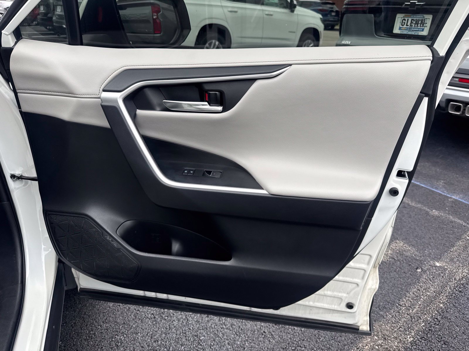 Used 2022 Toyota RAV4 Limited AWD/4WD image 32
