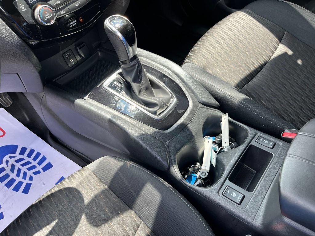 Used 2017 Nissan Rogue SV AWD/4WD image 11