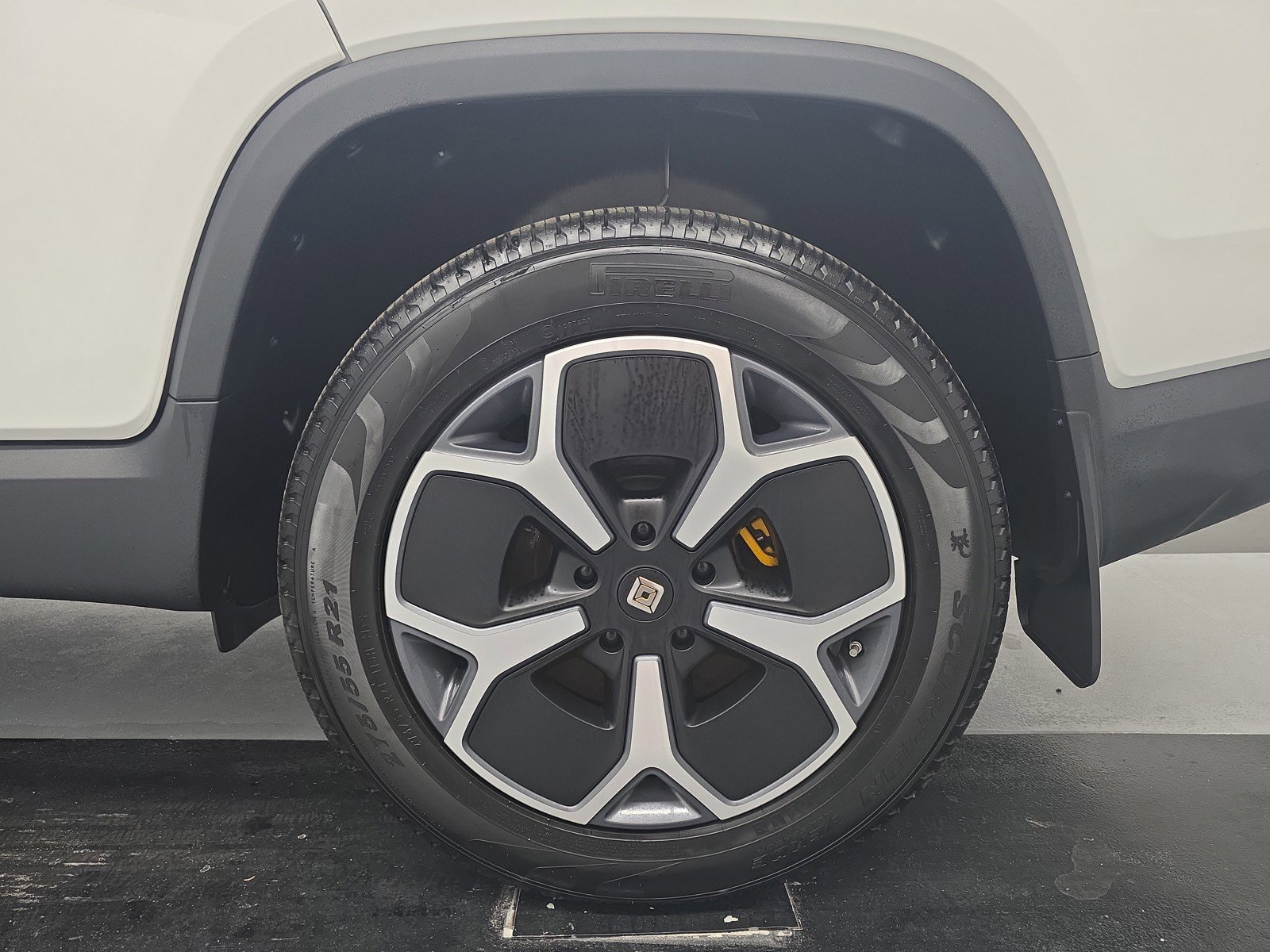 Used 2023 Rivian R1T Adventure image 10