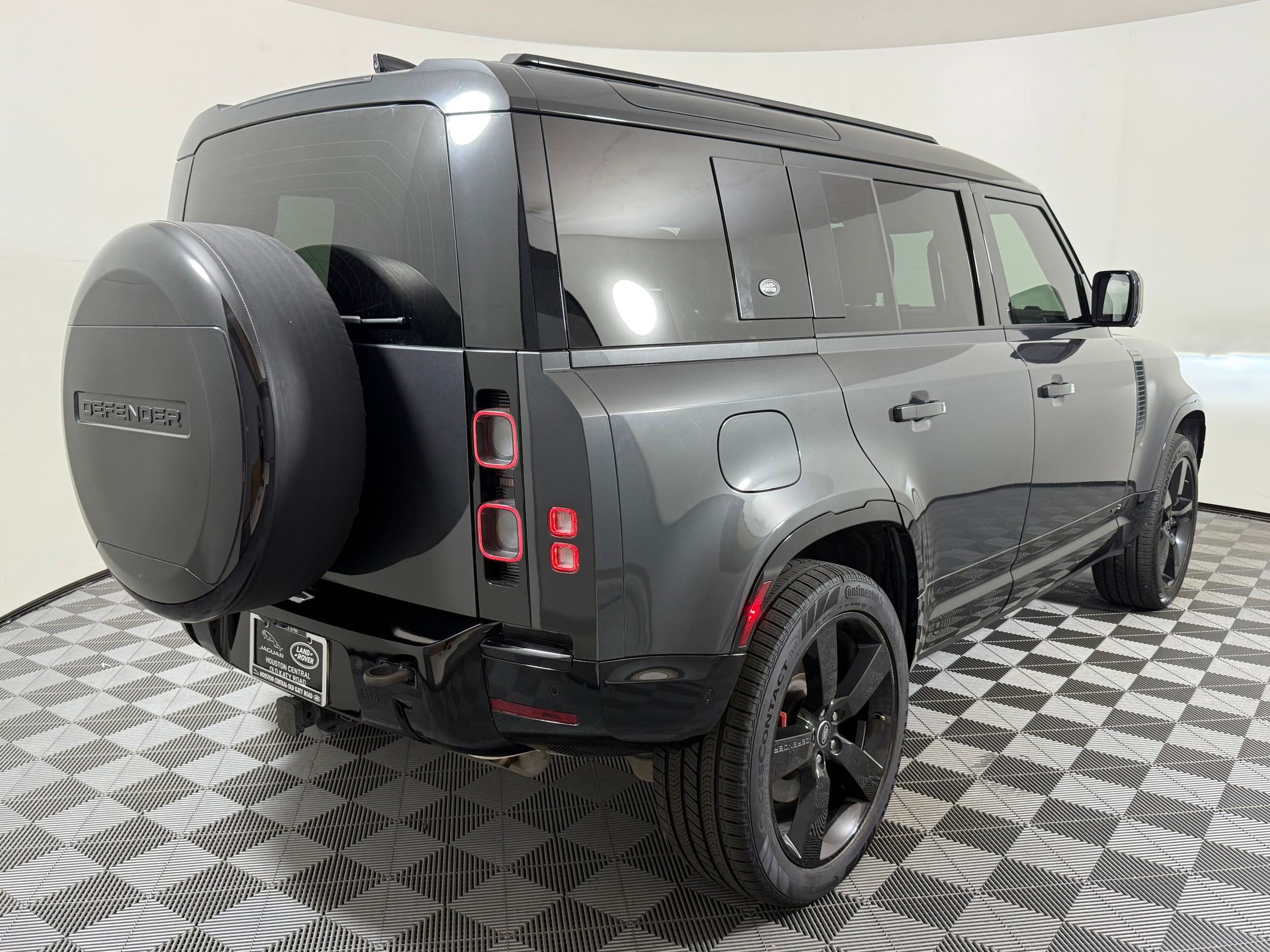 Used 2023 Land Rover Defender 110 X AWD/4WD image 9