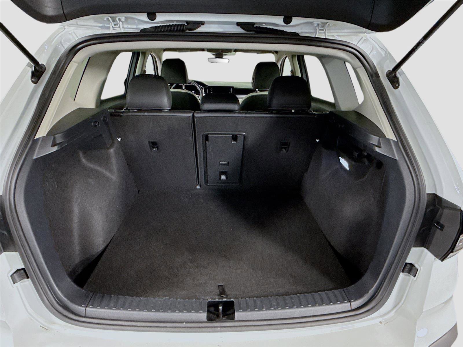 Used 2025 Volkswagen Taos SE image 17